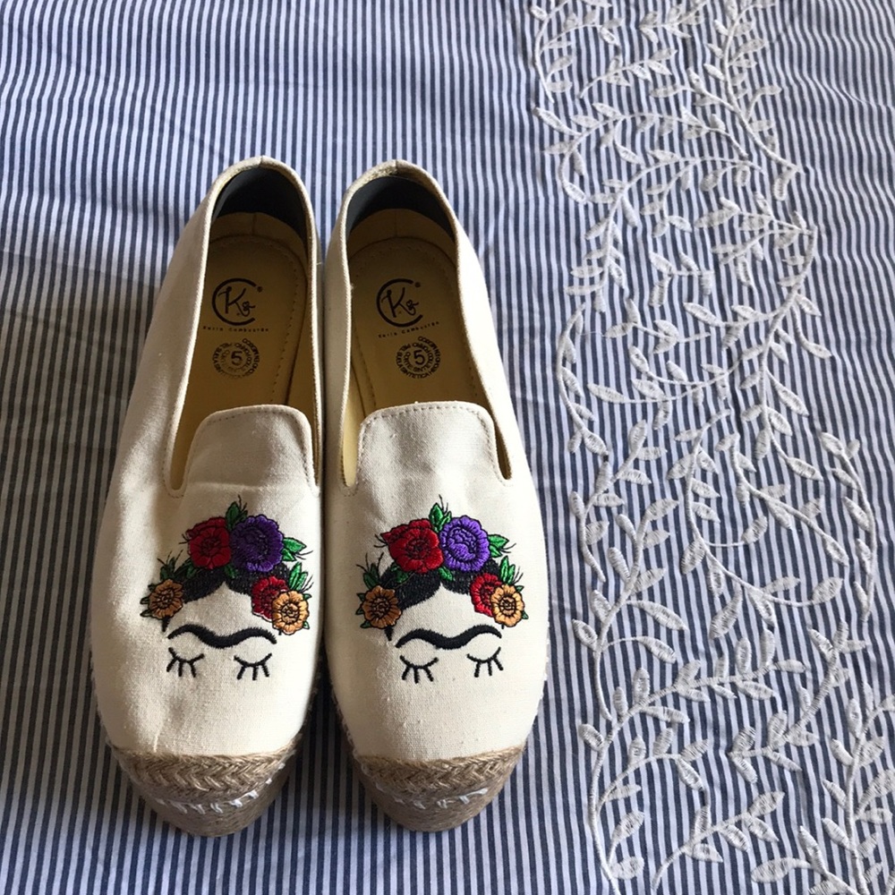 Brand New Shoes “Frida Khalo” Embroidered